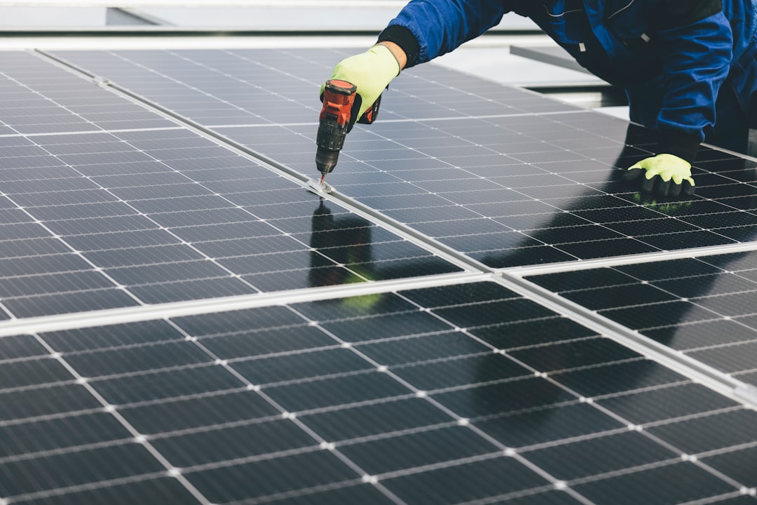 Who Qualifies for the 2026 Solar Tax Credit? - Visual Guide