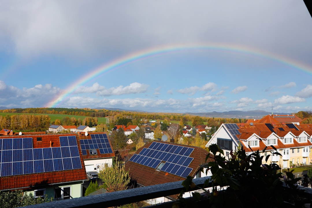 Net Metering vs. Solar Batteries: Which Is Better? - Deep Dive Analysis